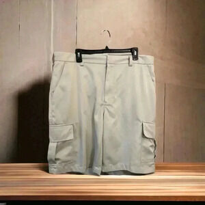 John Daly cargo golf shorts. Men’s size 38  100% polyester.  Lightweight.